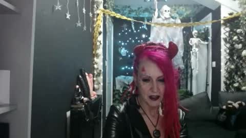 SaucySky online show from 10-28-25, 09:28