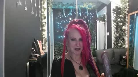 SaucySky online show from 11-29-25, 08:45