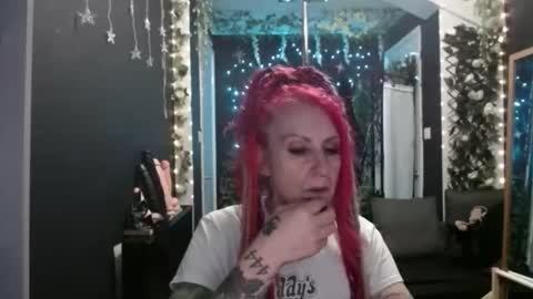 SaucySky online show from 11-30-25, 10:03