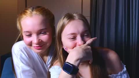 LUNA and ANNA    online show from 01-07-25, 06:56