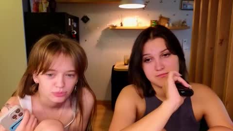 LUNA and ANNA    online show from 09-18-25, 01:46