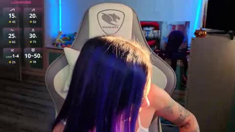 Ariel online show from 11-20-25, 03:18