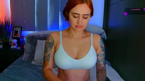 Snapshot of savage_penelope_ chatting on 09-22-25, 04:20 Dela online show from 09-22-25, 04:20