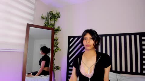 Snapshot of savannah_cameron chatting on 12-18-24, 03:33 Savannah online show from 12-18-24, 03:33