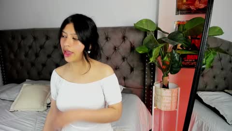 Snapshot of savannah_cameron chatting on 02-26-25, 12:25 Savannah online show from 02-26-25, 12:25