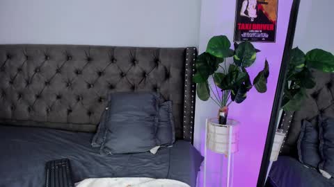 Snapshot of savannah_cameron chatting on 03-12-25, 03:40 Savannah online show from 03-12-25, 03:40