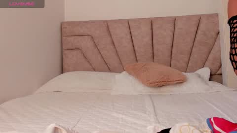 Savannahwildee online show from 11-18-25, 01:04