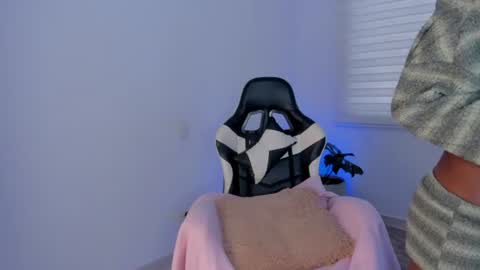 Savannahwildee online show from 08-04-26, 12:08