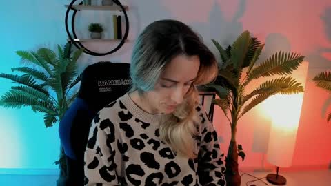 Snapshot of save_the_qween chatting on 12-22-24, 05:12 save the qween online show from 12-22-24, 05:12