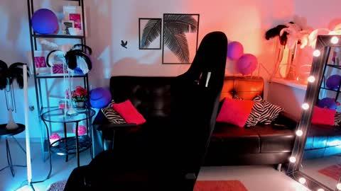 Snapshot of save_the_qween chatting on 12-23-24, 07:49 save the qween online show from 12-23-24, 07:49