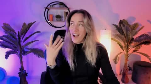 Snapshot of save_the_qween chatting on 01-12-25, 05:03 save the qween online show from 01-12-25, 05:03