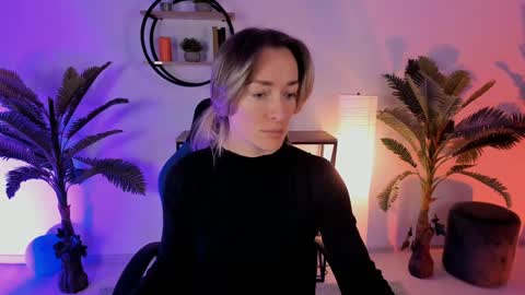 Snapshot of save_the_qween chatting on 01-13-25, 05:12 save the qween online show from 01-13-25, 05:12