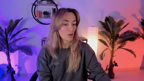 Snapshot of save_the_qween chatting on 01-17-25, 05:42 save the qween online show from 01-17-25, 05:42