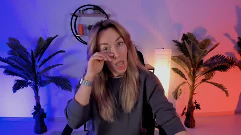 Snapshot of save_the_qween chatting on 01-19-25, 05:26 save the qween online show from 01-19-25, 05:26