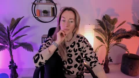 Snapshot of save_the_qween chatting on 01-24-25, 05:53 save the qween online show from 01-24-25, 05:53