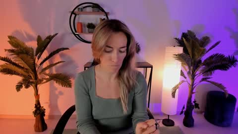 Snapshot of save_the_qween chatting on 01-30-25, 07:18 save the qween online show from 01-30-25, 07:18