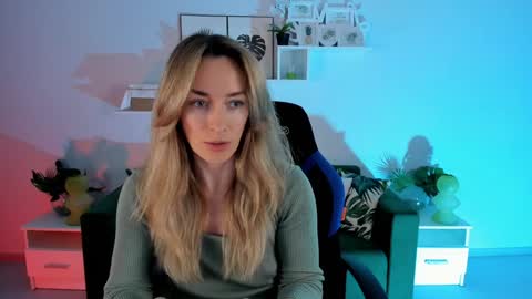 Snapshot of save_the_qween chatting on 02-02-25, 05:42 save the qween online show from 02-02-25, 05:42