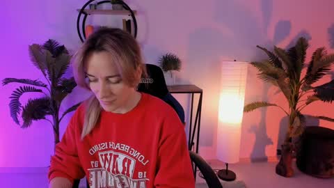 Snapshot of save_the_qween chatting on 02-03-25, 07:07 save the qween online show from 02-03-25, 07:07