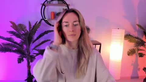 Snapshot of save_the_qween chatting on 02-09-25, 08:22 save the qween online show from 02-09-25, 08:22