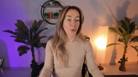 Snapshot of save_the_qween chatting on 02-16-25, 05:15 save the qween online show from 02-16-25, 05:15