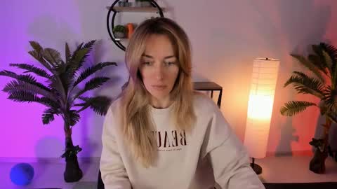 Snapshot of save_the_qween chatting on 02-28-25, 05:48 save the qween online show from 02-28-25, 05:48