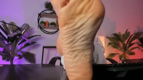 Snapshot of save_the_qween chatting on 02-28-25, 08:53 save the qween online show from 02-28-25, 08:53