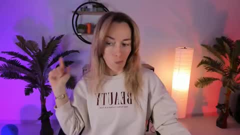 Snapshot of save_the_qween chatting on 03-02-25, 05:33 save the qween online show from 03-02-25, 05:33