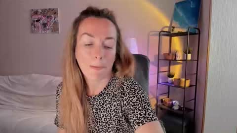 Snapshot of save_the_qween chatting on 09-13-25, 07:30 save the qween online show from 09-13-25, 07:30