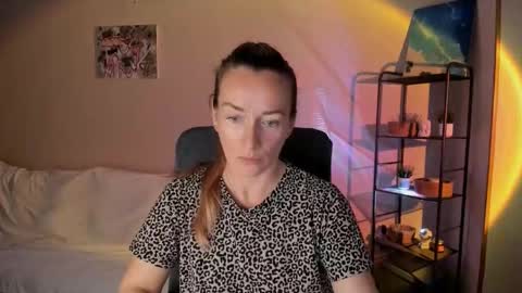 Snapshot of save_the_qween chatting on 09-15-25, 09:42 save the qween online show from 09-15-25, 09:42