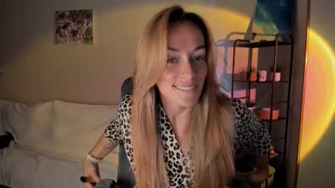 Snapshot of save_the_qween chatting on 09-26-25, 08:07 save the qween online show from 09-26-25, 08:07