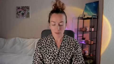 Snapshot of save_the_qween chatting on 09-28-25, 06:30 save the qween online show from 09-28-25, 06:30