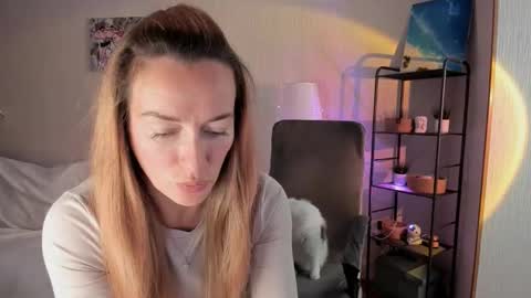 Snapshot of save_the_qween chatting on 09-30-25, 10:31 save the qween online show from 09-30-25, 10:31