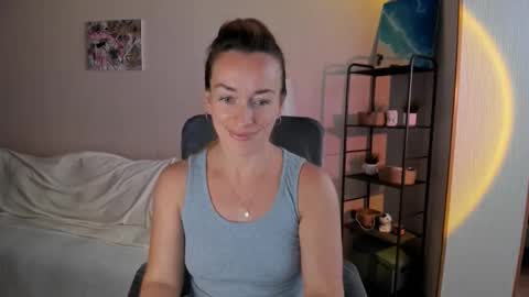 Snapshot of save_the_qween chatting on 10-04-25, 09:18 save the qween online show from 10-04-25, 09:18