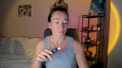 Snapshot of save_the_qween chatting on 10-06-25, 10:45 save the qween online show from 10-06-25, 10:45