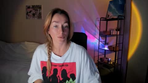 Snapshot of save_the_qween chatting on 10-09-25, 01:09 save the qween online show from 10-09-25, 01:09