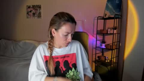 Snapshot of save_the_qween chatting on 10-10-25, 11:20 save the qween online show from 10-10-25, 11:20