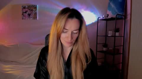 Snapshot of save_the_qween chatting on 11-17-25, 10:32 save the qween online show from 11-17-25, 10:32