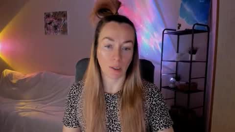 Snapshot of save_the_qween chatting on 12-15-25, 05:55 save the qween online show from 12-15-25, 05:55