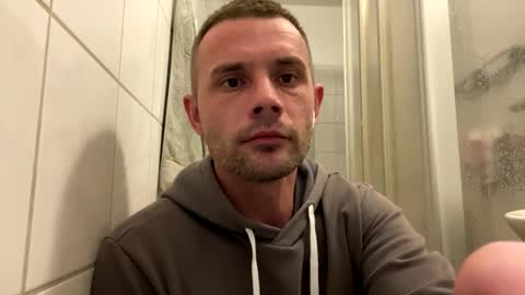 Snapshot of sawa08051989 chatting on 10-19-25, 01:28 chamomile online show from 10-19-25, 01:28