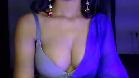 Snapshot of saxee_love chatting on 06-24-26, 01:21 saxee online show from 06-24-26, 01:21