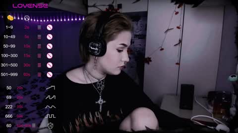 pronoun she. name Mary. age 21. online show from 01-14-25, 10:48