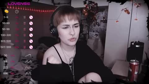 pronoun she. name Mary. age 21. online show from 02-16-25, 06:21