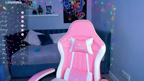 Kira  GMT 7 Mon Thu-Sun  0800am-0200pm  online show from 01-07-25, 03:35