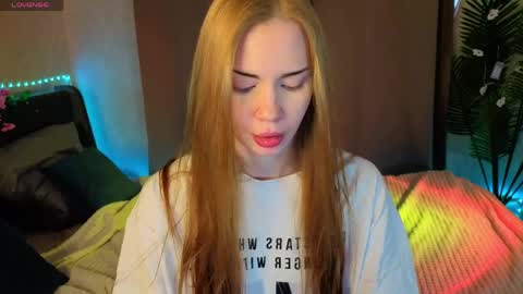 Snapshot of sayl0r_moon chatting on 04-10-26, 09:25 Kira GMT 7 Mon Thu-Sun 0800am-0200pm online show from 04-10-26, 09:25