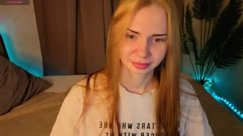 Snapshot of sayl0r_moon chatting on 04-15-26, 09:27 Kira GMT 7 Mon Thu-Sun 0800am-0200pm online show from 04-15-26, 09:27