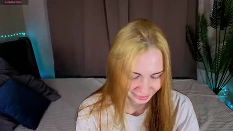 Snapshot of sayl0r_moon chatting on 04-16-26, 09:21 Kira GMT 7 Mon Thu-Sun 0800am-0200pm online show from 04-16-26, 09:21