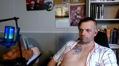 Snapshot of scarecrow2wm chatting on 06-17-26, 01:45 Kent Clark online show from 06-17-26, 01:45