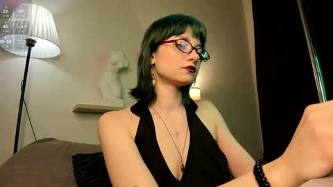 Snapshot of scarle_whisper chatting on 02-20-26, 01:35 Emmy online show from 02-20-26, 01:35