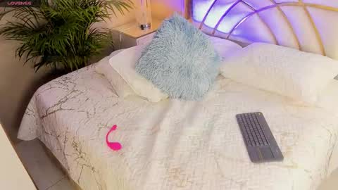 Snapshot of scarlet__hill chatting on 01-05-25, 03:22 scarlet hill online show from 01-05-25, 03:22