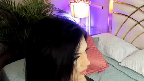 Snapshot of scarlet__hill chatting on 01-22-25, 04:34 scarlet hill online show from 01-22-25, 04:34